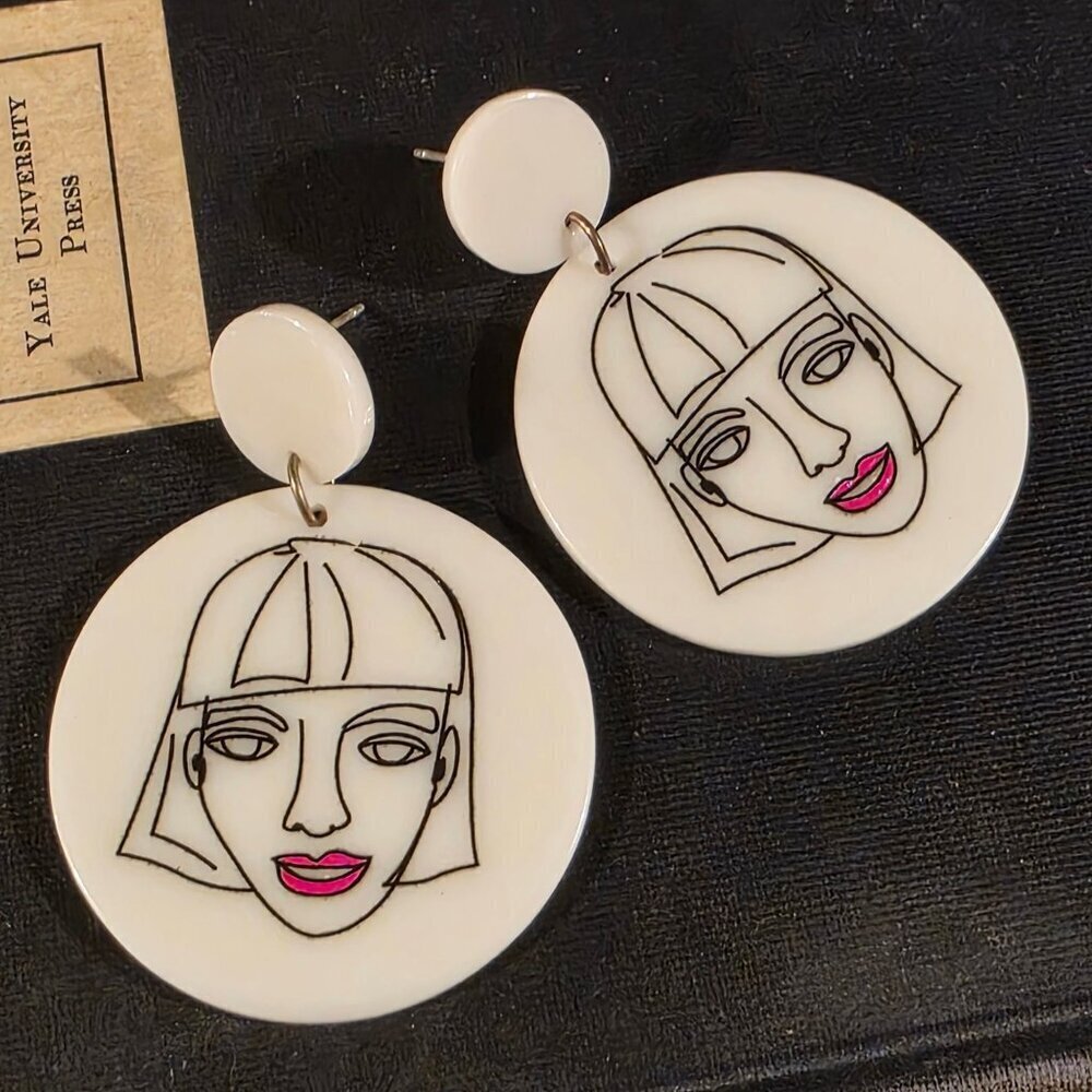 Retro 80s Style Artsy Woman Red LIps Face Vintage Lucite Pendant Dangle earrings - Picture 1 of 8